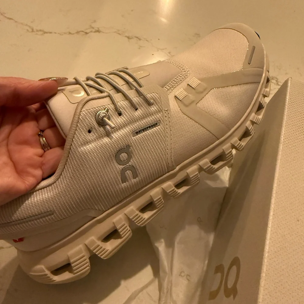 On Running women’s Cream Sneakers - Picture 5 of 12